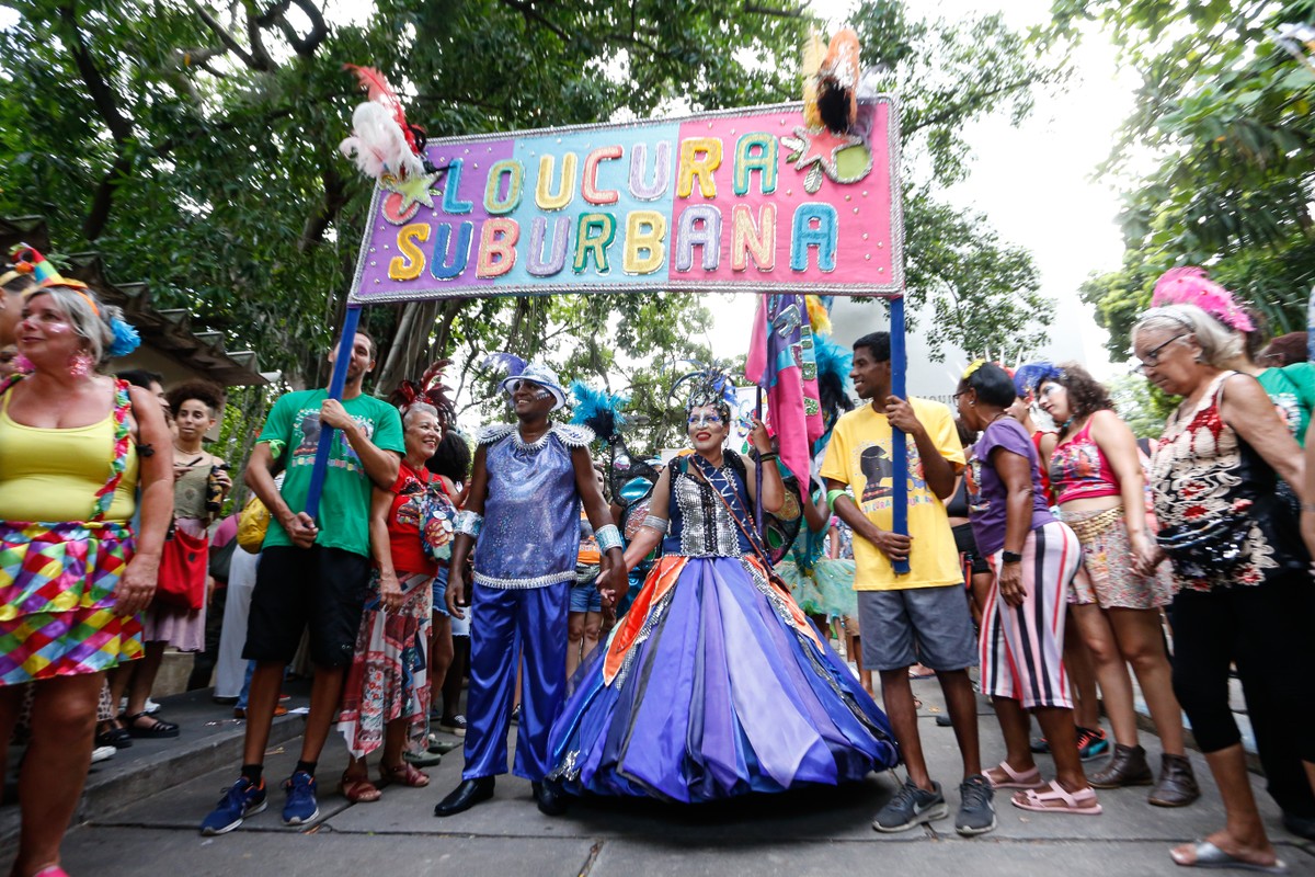 Desfile de Carnaval no Rio: Blocos Abordam Saúde Mental nas Ruas
