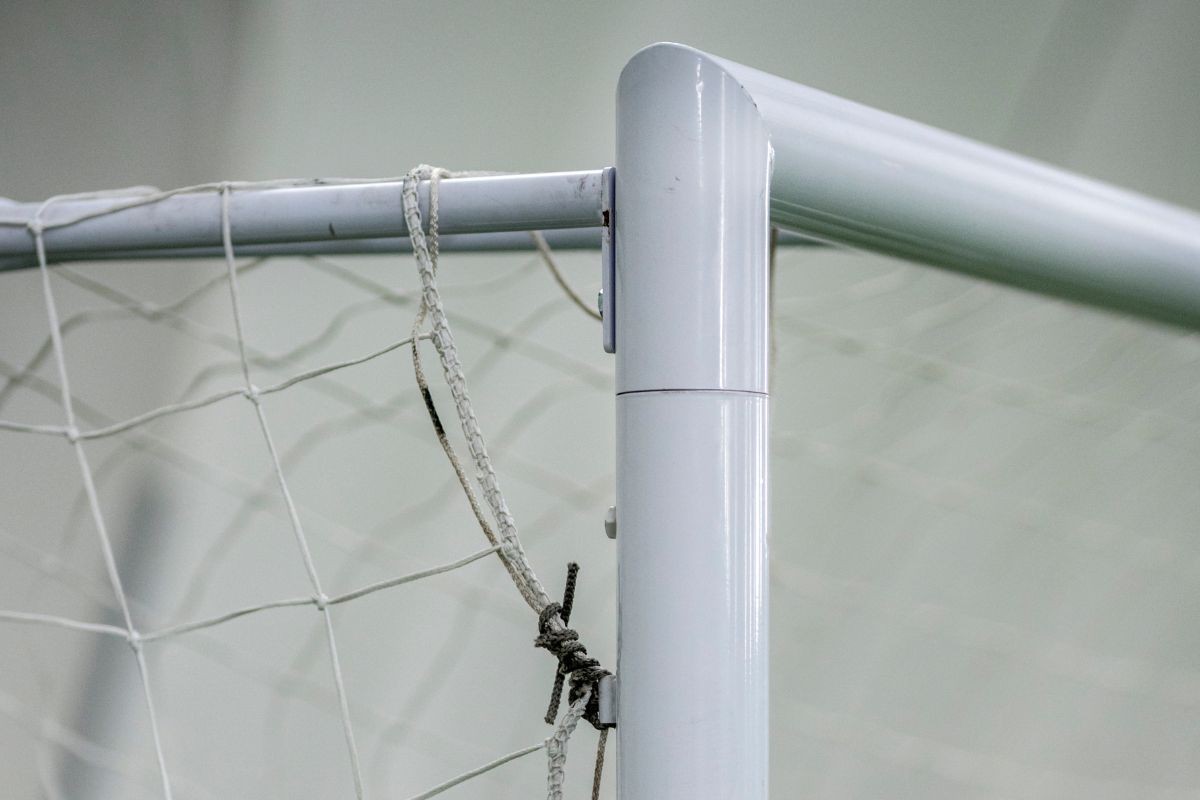 Estudante de 13 anos após passar mal antes de partida de handebol em SC