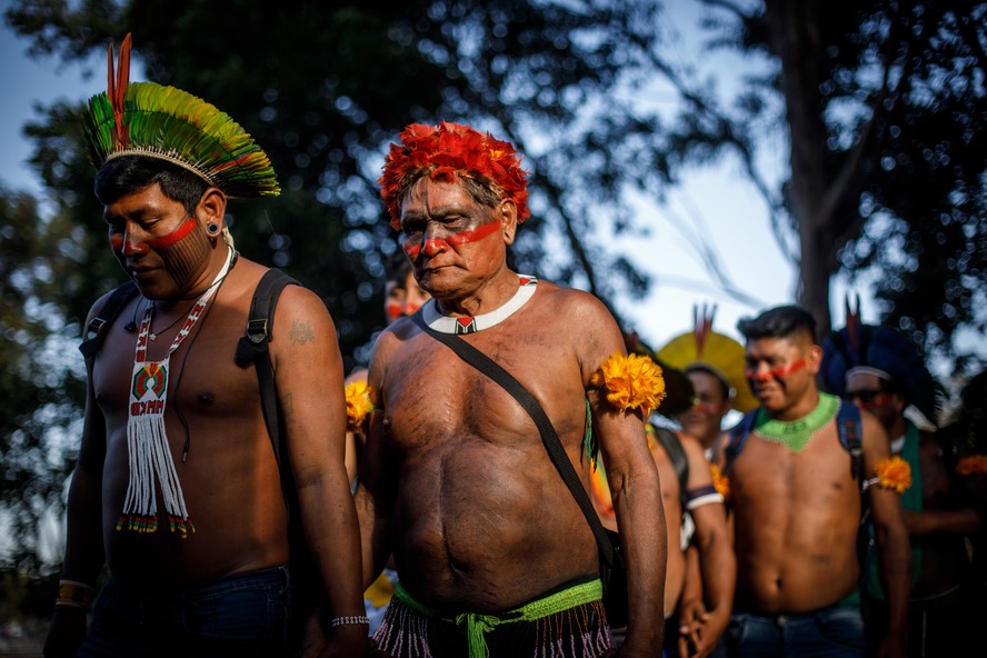 Indígenas de várias etnias fazem protesto em Brasília que hoje julga polêmica sobre Marco Temporal