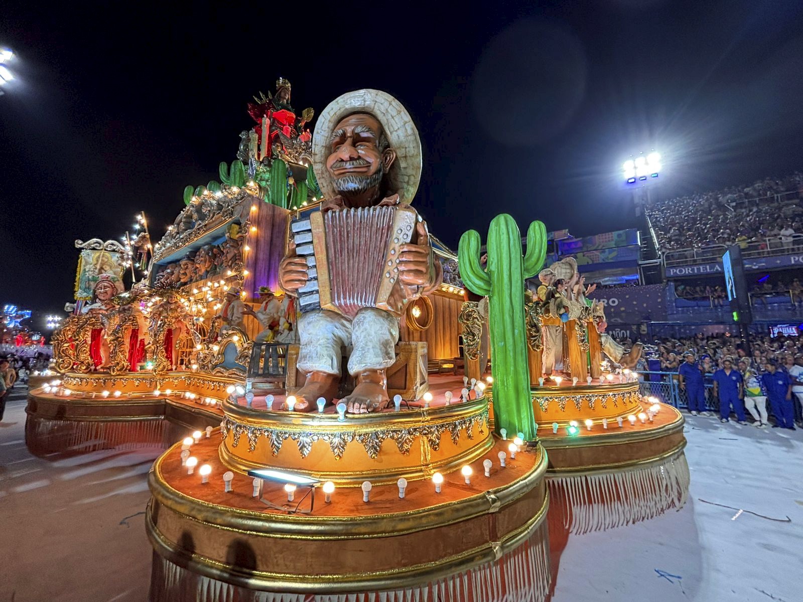 Desfile da Acadêmicos de Niterói — Foto: Alexandre Cassiano / Agência O Globo