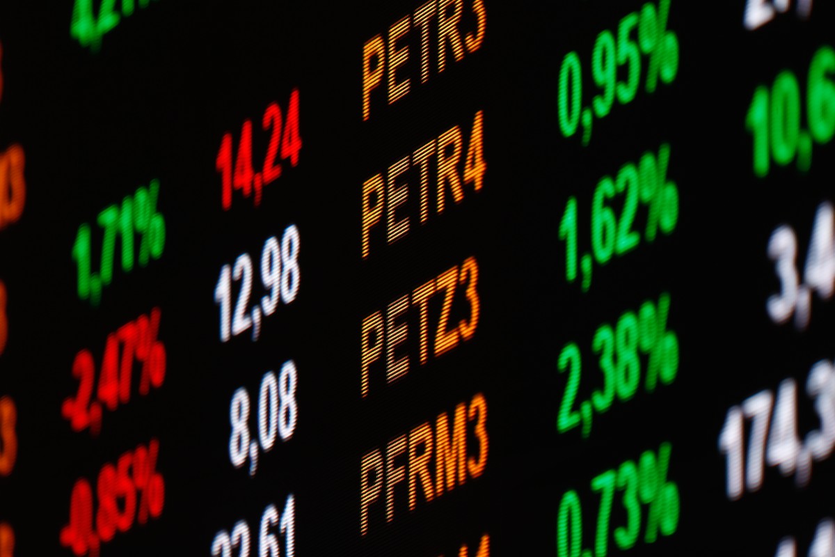 Ibovespa encerra em alta de 2,82%, maior valorização diária desde maio de 2023