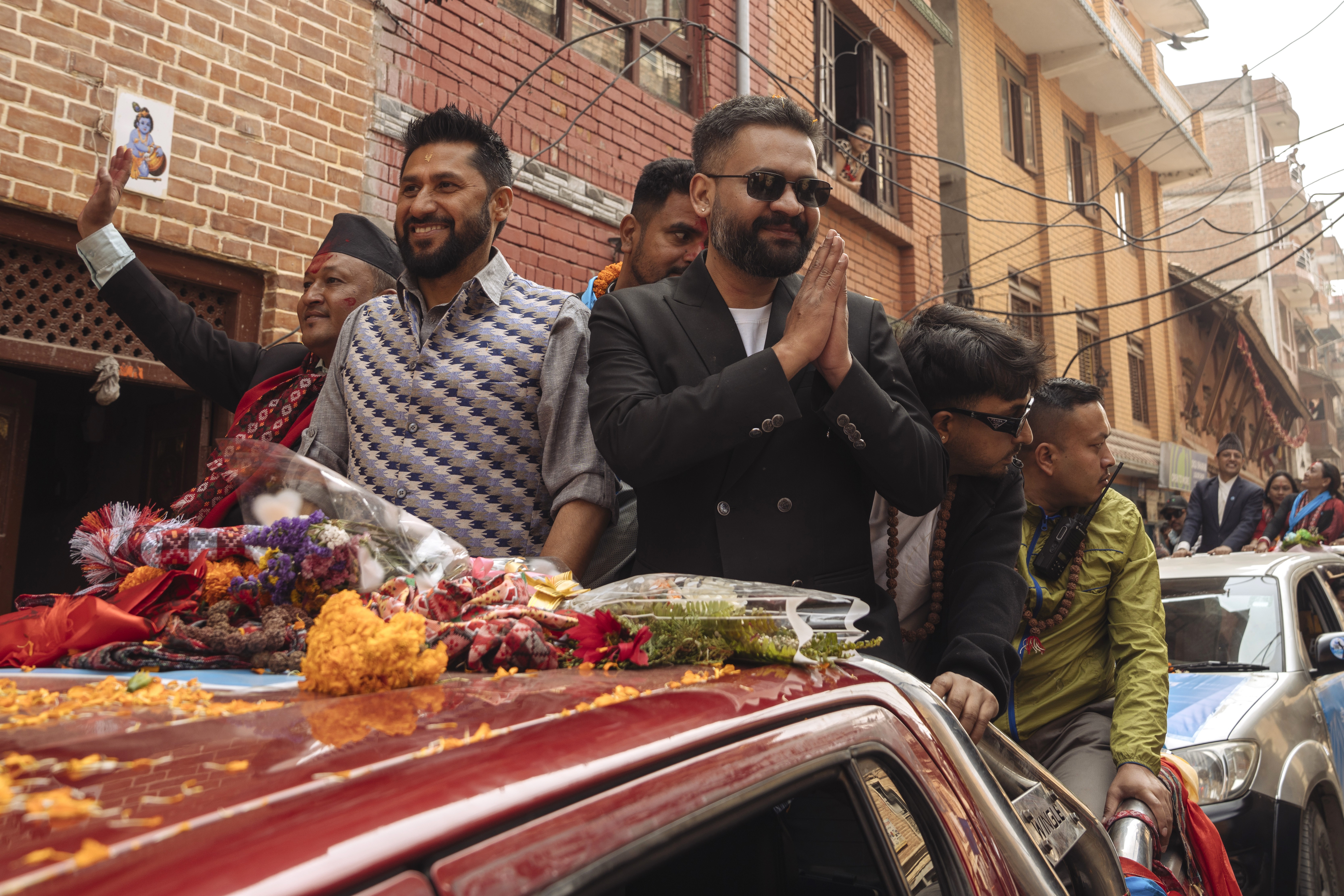 Jovem ex-rapper que virou premier do Nepal enfrenta primeiro grande teste em meio a enchentes devastadoras - QTU Questões do Universo