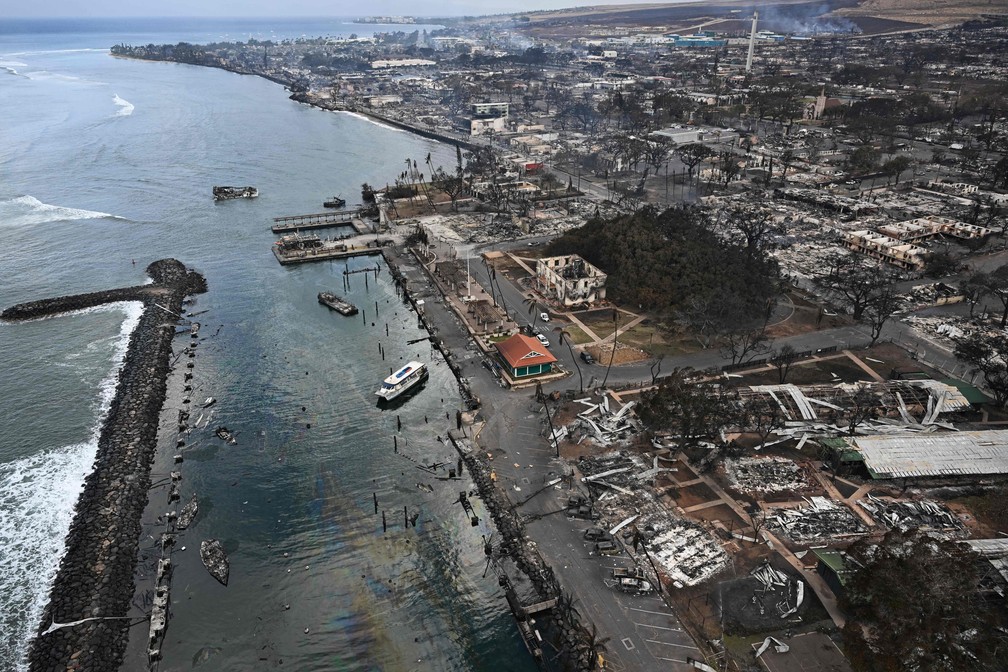 Foto aérea mostra estragos causados por incêndios florestais no Havaí, em agosto de 2023 — Foto: Patrick T. Fallon / AFP