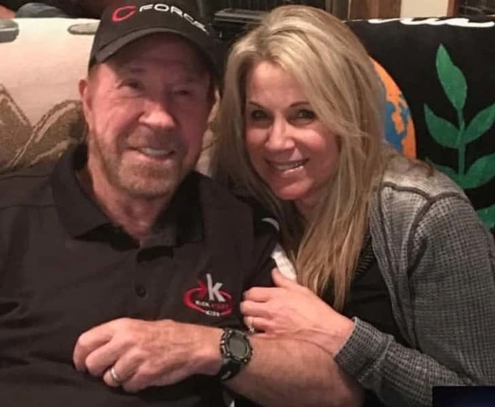 Fruto de traição, filha mais velha de Chuck Norris só foi reconhecida pelo  pai aos 26 anos; veja quem são os herdeiros do astro