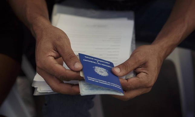 Renda média no Brasil sobe 6,9% em 2025 e chega a R$ 2.264, novo recorde