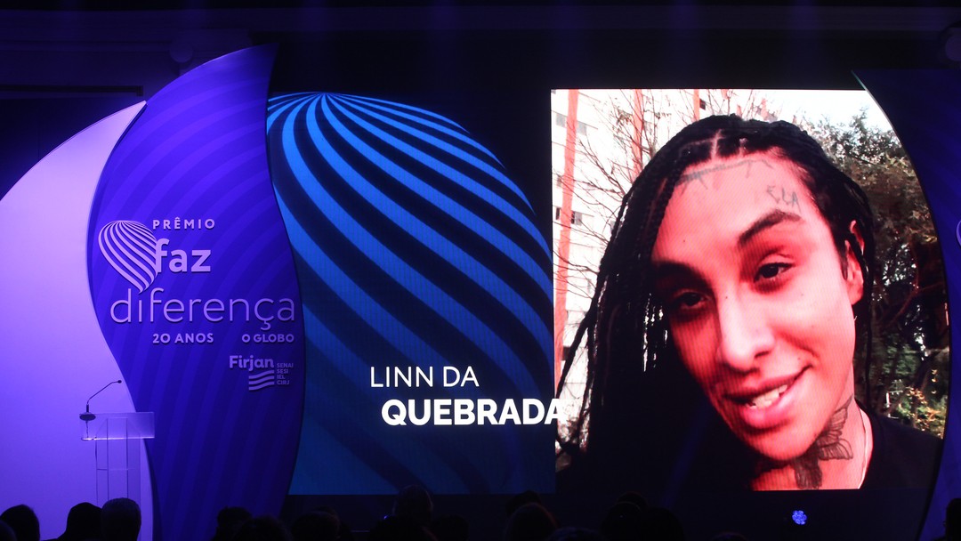Linn da Quebrada celebra mudanças em nova carteira de identidade