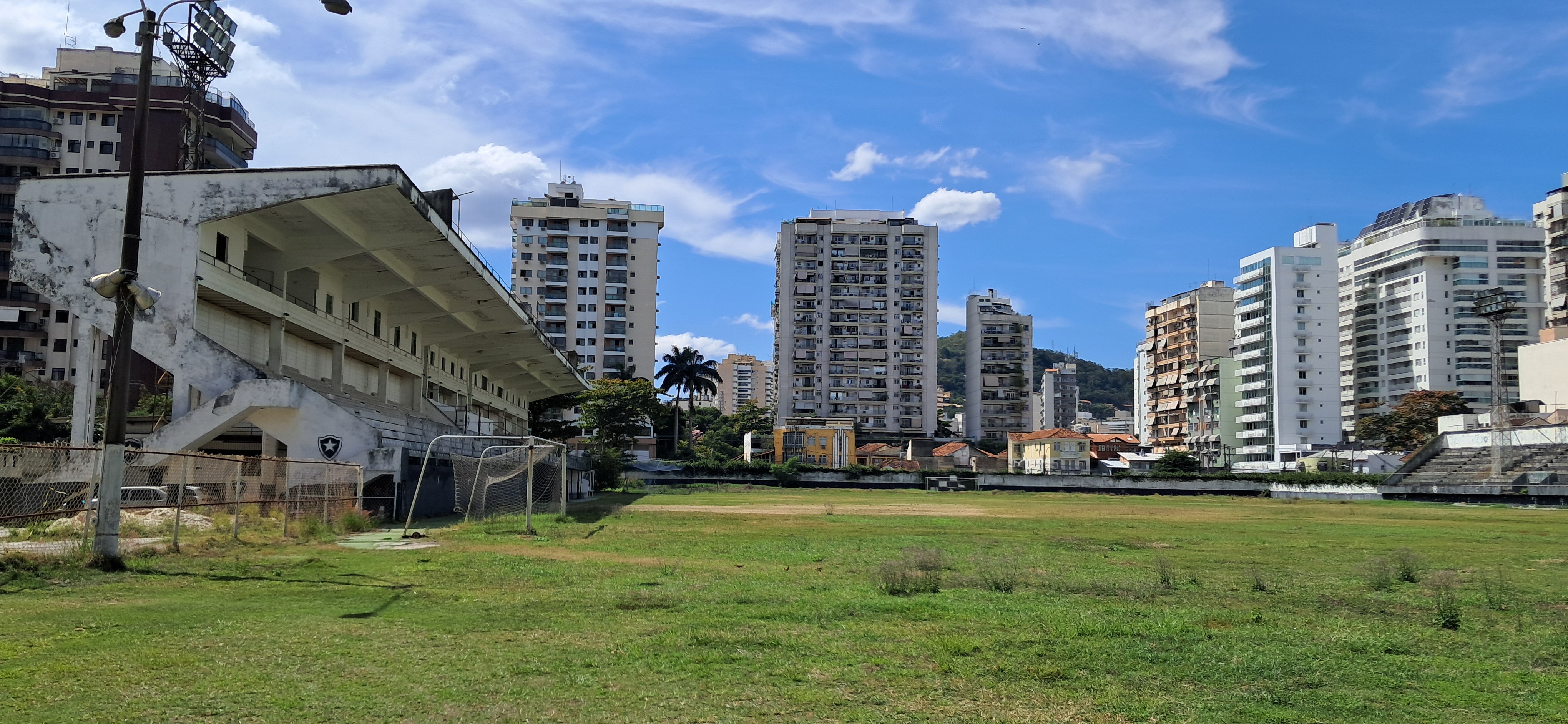 Sob risco de leilão, Estádio Caio Martins, em Niterói, volta a ser tema de debate
