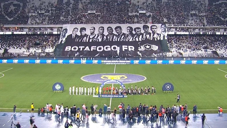 Botafogo retira Marlon Freitas do bandeirão de ídolos em homenagem a Jefferson