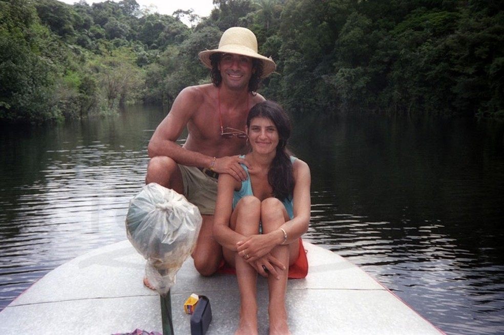 Andrea Pazienza e Marina Comandini passeiam  em Anavilhanas, na Amazônia, em 1988 — Foto: Divulgação