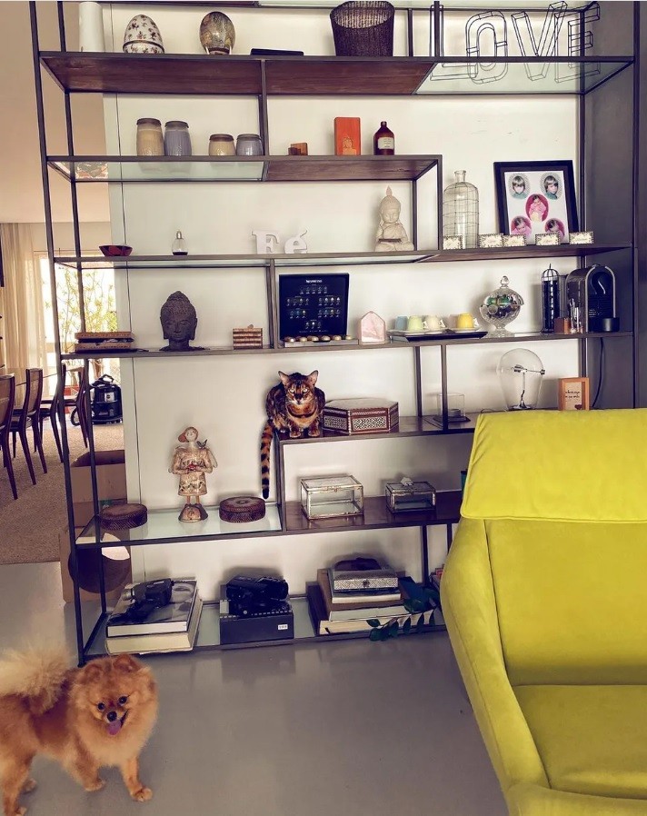 DITALHE DA SALA DE ESTAR DA CASA DE GRAZI MASSAFERA ​​- FOTO: Repodução/Instagram