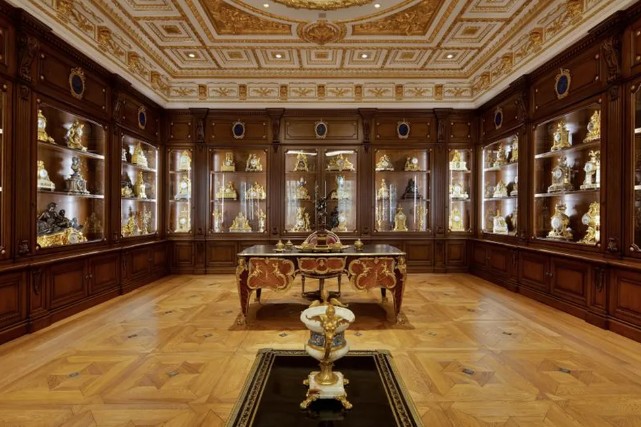 Palácio de Mármore tem 700 mil folhas de ouro aplicadas em sua estruturas e 160 colunas de mármore — Foto: Divulgação/Luxhabitat Sotheby's International Realty
