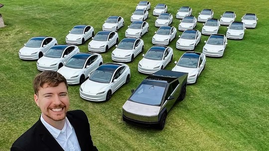 Youtuber milionário sorteia 26 carros da Tesla em comemoração ao aniversário de 26 anos, nos EUA