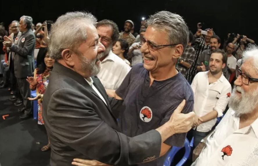 Gregório compartilha foto ao lado de Lula para responder críticas