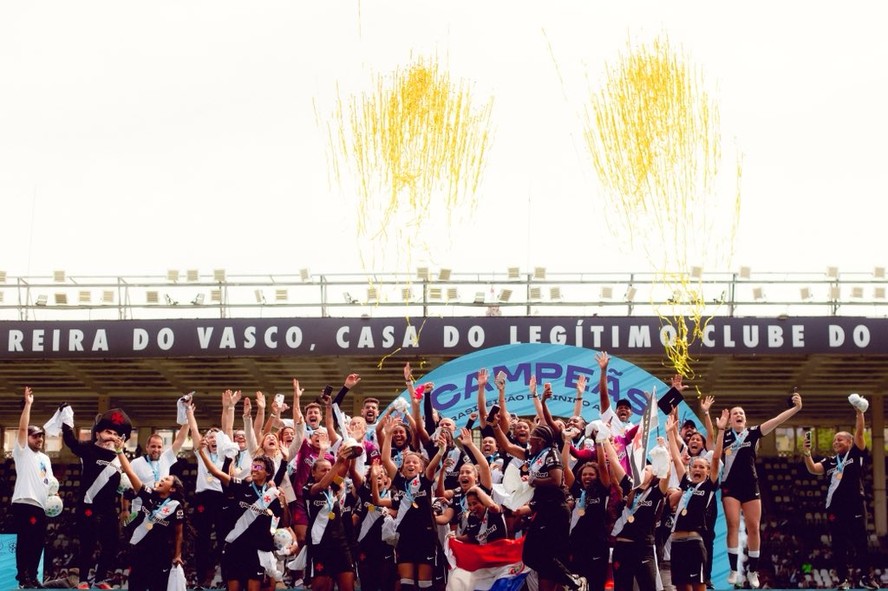 Vasco comemora título do Campeonato Brasilerio A2 feminino