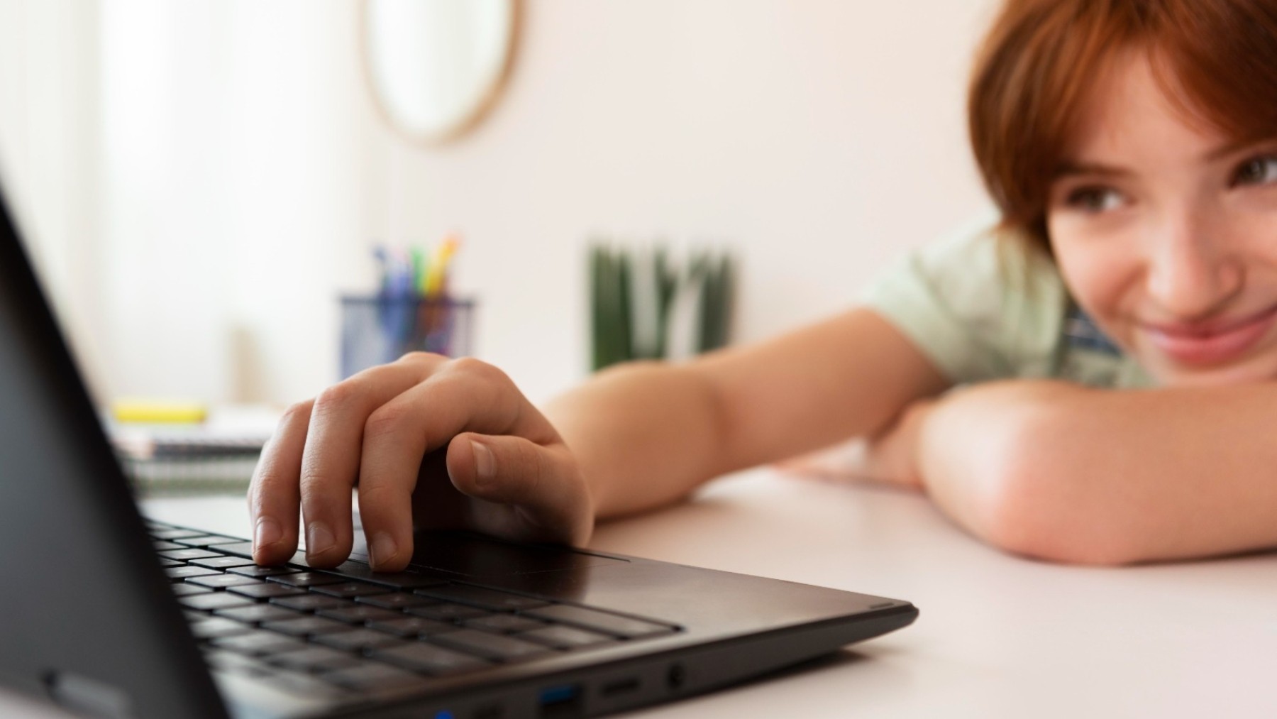 Seu filho faz a lição com ChatGPT? Entenda quando a IA deixa de ajudar e passa a fazer por ele - QTU Questões do Universo