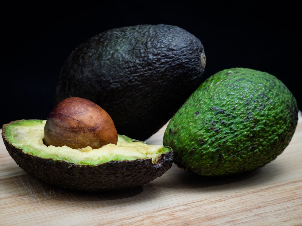 O abacate é uma boa opção para substituir alimentos ricos em gorduras saturadas — Foto: Freepik