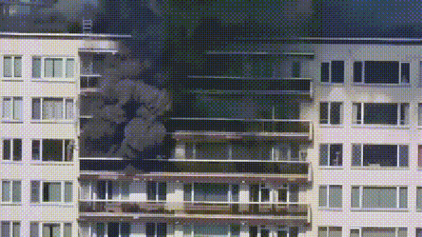 Incêndio em prédio na Bélgica deixa mortos; vídeo registra pessoa tentando fugir pela janela — Foto: Redes Sociais