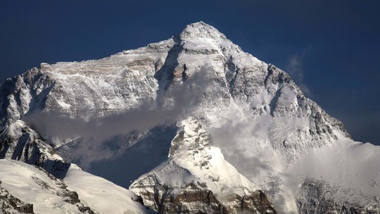 Em tentativa de 'deixar o Everest respirar', Nepal limita permissões de escalada