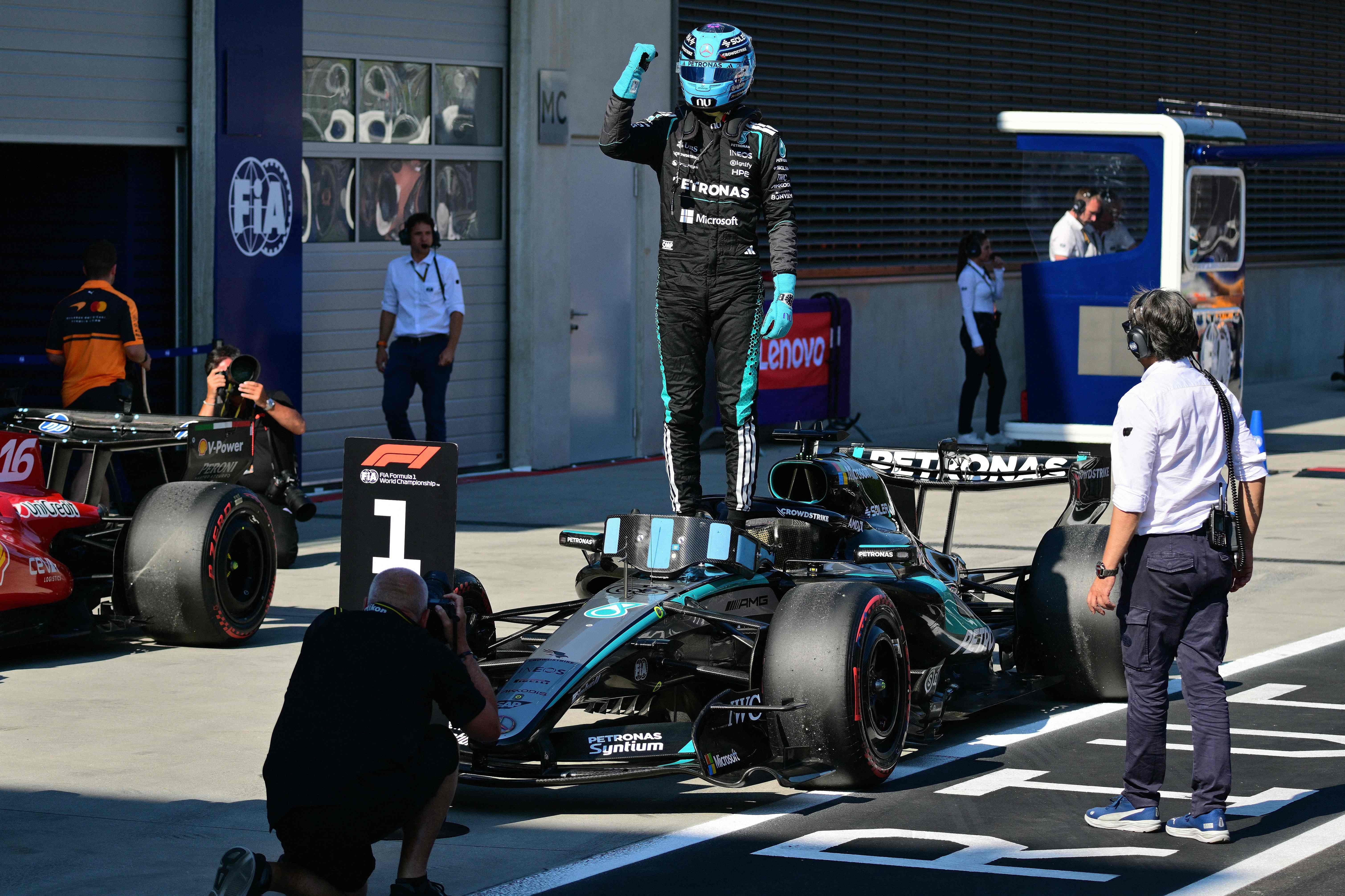 George Russell faz a pole position do GP da Áustria de F-1; Verstappen bate no fim
