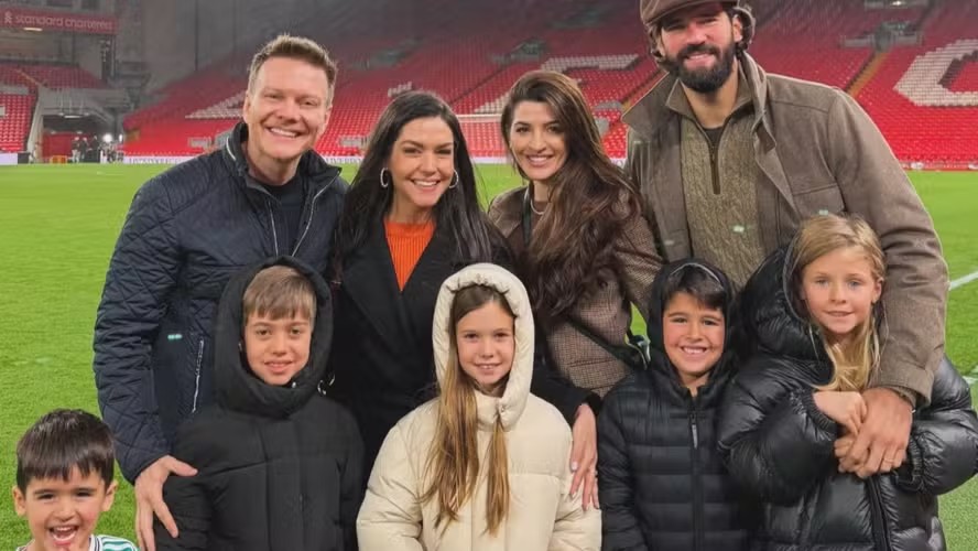 Michel Teló e Thais Fersoza são amigos Alisson e Natália Becker — Foto: Reprodução/Instagram