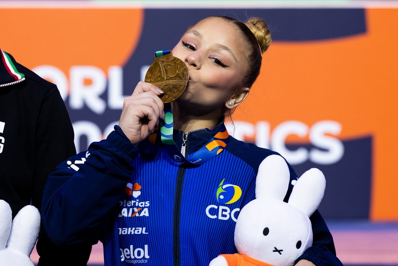 Ginástica Artística: Flávia Saraiva conquista melhor resultado da carreira em Mundiais com bronze na trave em Roterdã