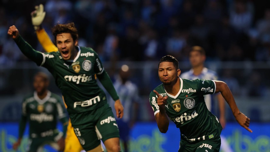 Palmeiras passa a ser favorito a ficar com a taça: 44%; veja chances de  título do Brasileirão 2023 – Portal Ponto X