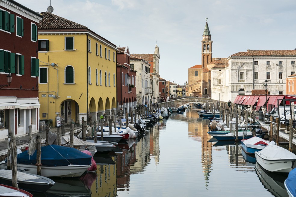 O Canal de Vena, em Chioggia, uma cidade vizinha de Veneza que tem recebido turistas de cruzeiros na região — Foto: Susan Wright/The New York Times