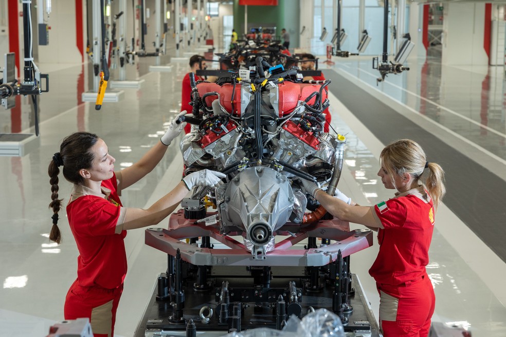 o novo complexo industrial conhecido como e-building, em Maranello, na Itália, que foi projetado para integrar a produção de veículos a combustão, híbridos e, a partir de 2026, do primeiro modelo 100% elétrico da marca. — Foto: DIVULGAÇÃO/FERRARI