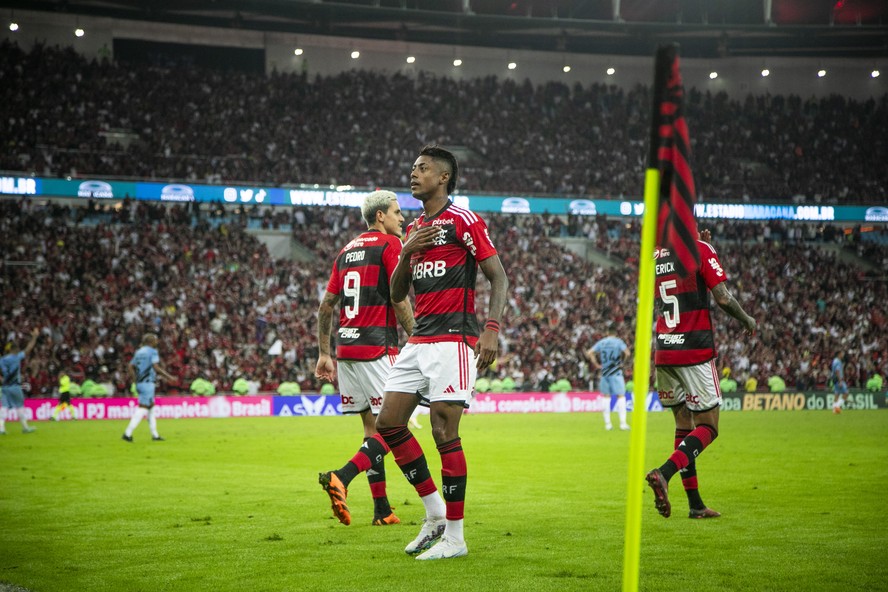 SAIU! Com Gabigol, Flamengo divulga escalação para jogo contra  Athletico-PR, pela Copa do Brasil