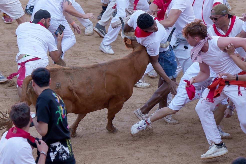 Festival de São Firmino em Pamplona, ​​no norte de Espanha — Foto: AFP