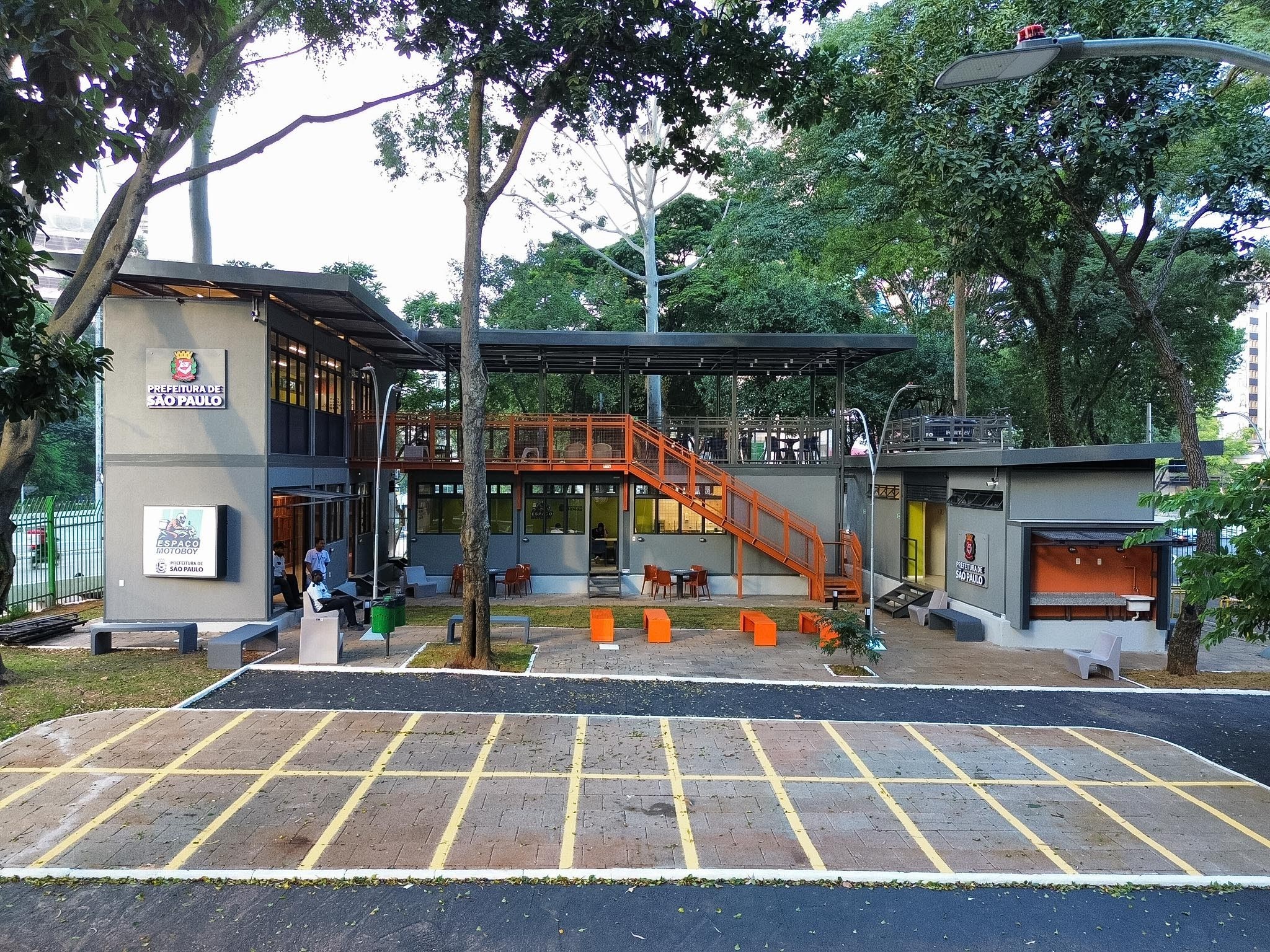 Prefeitura de SP inaugura 'Espaço Motoboy' e negocia apoio de aplicativos para próximas unidades