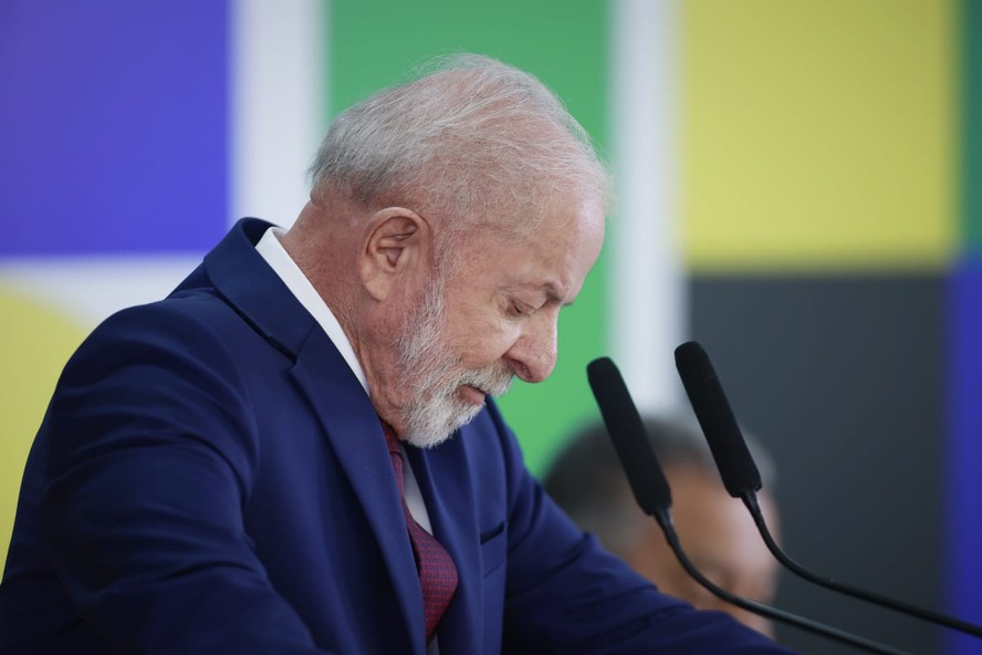 O presidente Luiz In&aacute;cio Lula da Silva fala com a imprensa no Pal&aacute;cio do Planalto