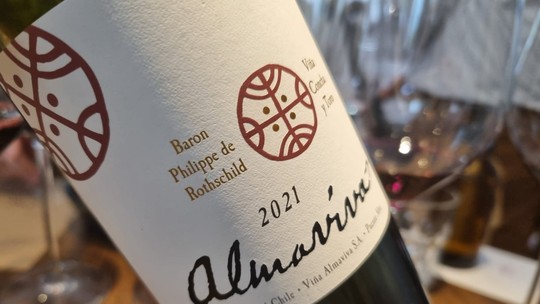 Conheça os segredos do vinho tinto ícone chileno Almaviva, lançado no Brasil pela primeira vez antes da Praça de Bordeaux