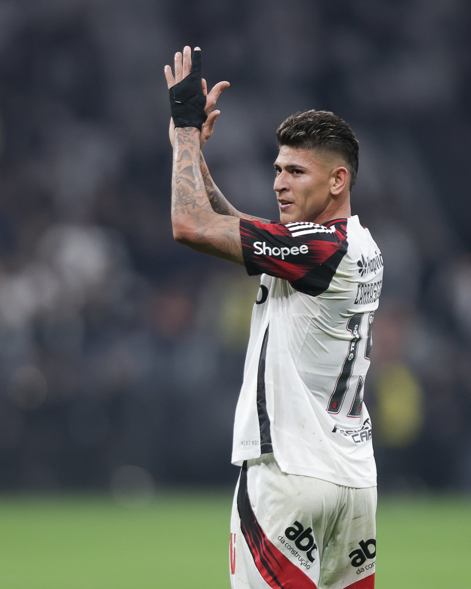 Carrascal indica desejo por saída e Flamengo aguarda Copa do Mundo para recuperar investimento