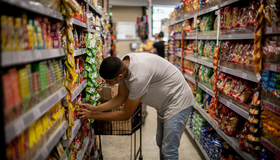 Puxada por alimentos, inflação acelera para 0,46% em maio, aponta IBGE