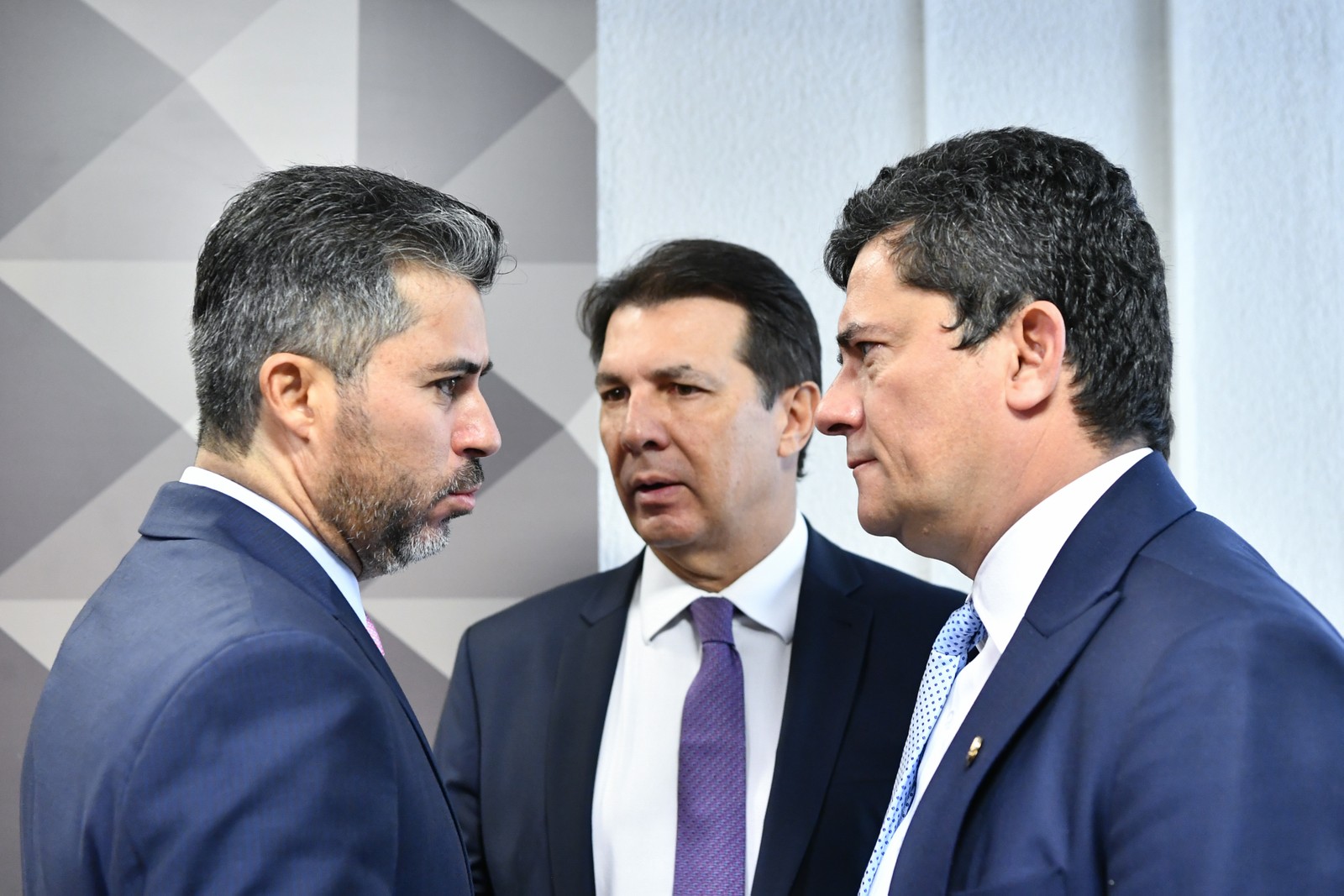 O senador Marcos Rogério (PL-RO), o presidente da CPMI do 8 de Janeiro, deputado Arthur Maia (União-BA) e o senador Sergio Moro (União-PR). — Foto: Edilson Rodrigues/Agência Senado
