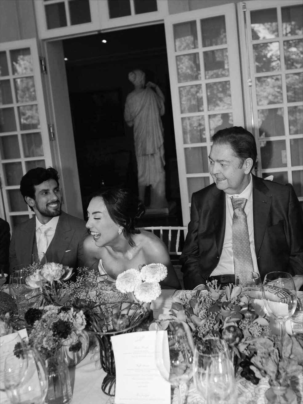 Faustão reaparece em casamento da filha e recebe declaração do genro Julinho Casares — Foto: Reprodução Instagram