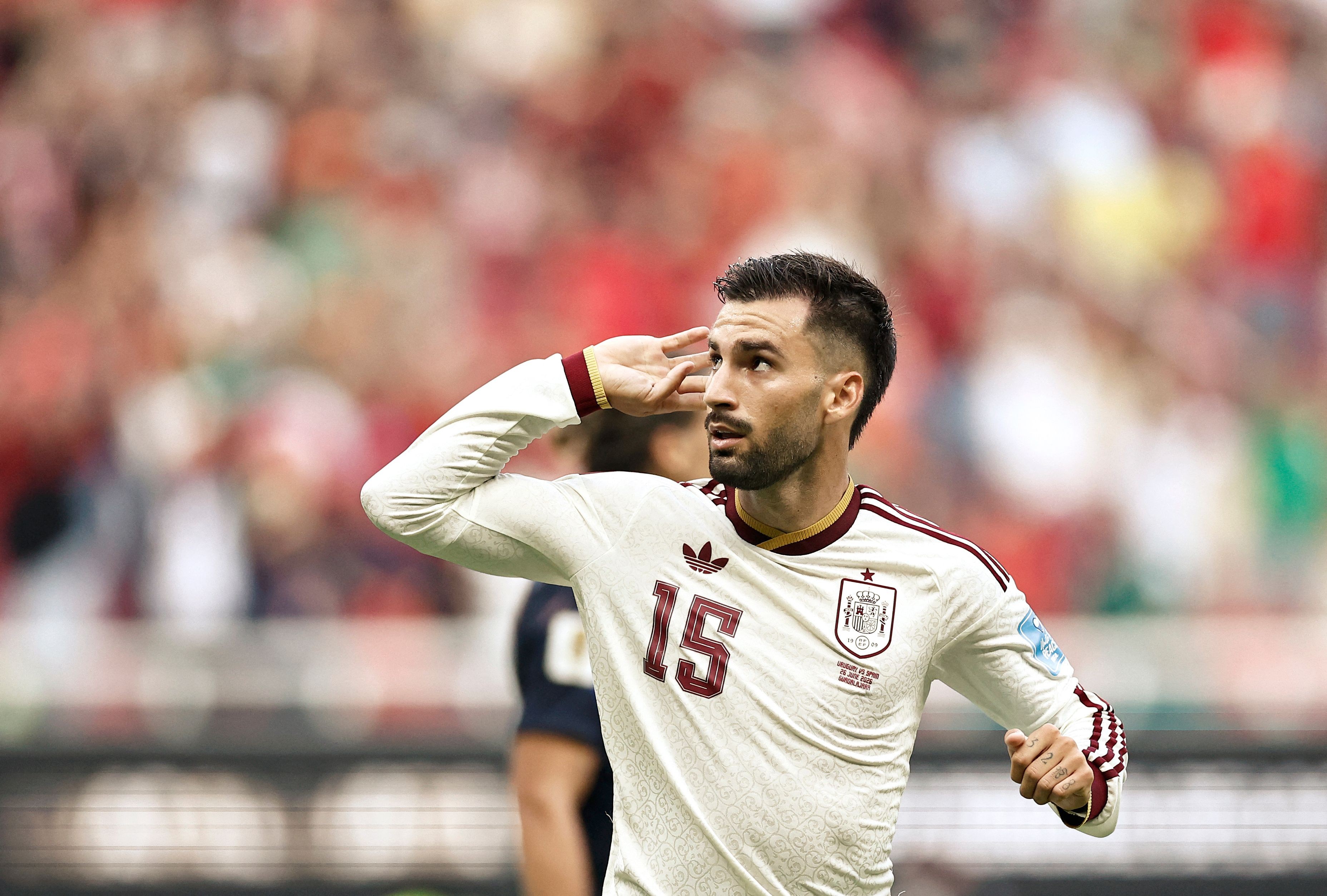Autor do gol da vitória espanhola, Baena reconhece atuação abaixo do esperado e manda recado para Muslera, do Uruguai: 'Noite difícil'