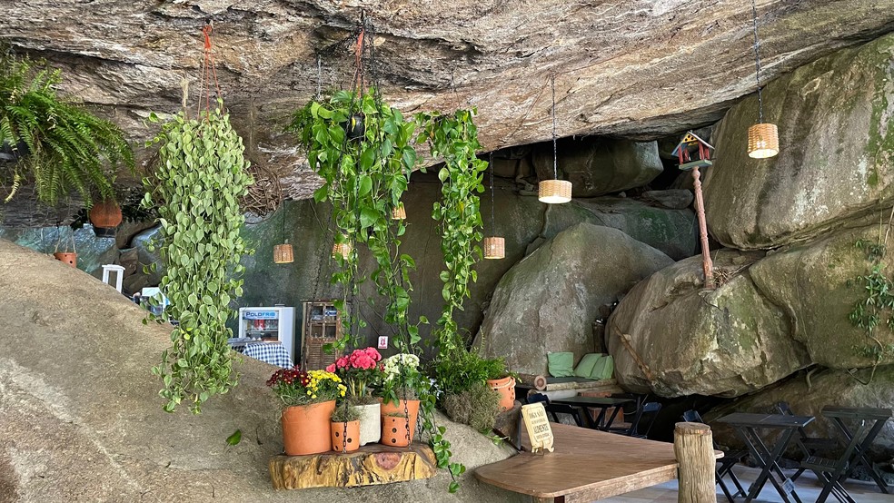 Café na gruta, ao pés da Pedra Branca, na Zona oeste do Rio. — Foto: Divulgação/ Gruta Farm House