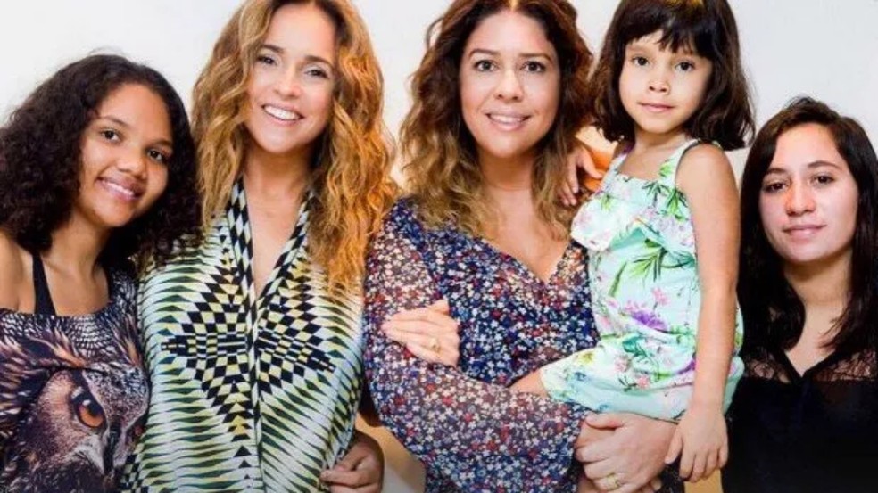 Daniela Mercury com a a mulher e as filhas — Foto: Reprodução Instagram