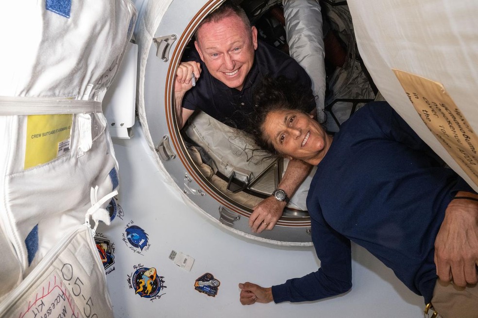 Os astronautas Barry 'Butch' Wilmore e Sunita Williams voaram a bordo da espaçonave Starliner, da Boeing — Foto: Reprodução/Redes sociais
