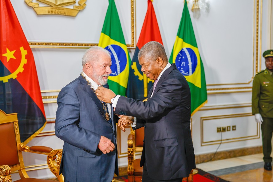 Presidente Lula durante a cerimônia com o presidente de Angola João Lourenço