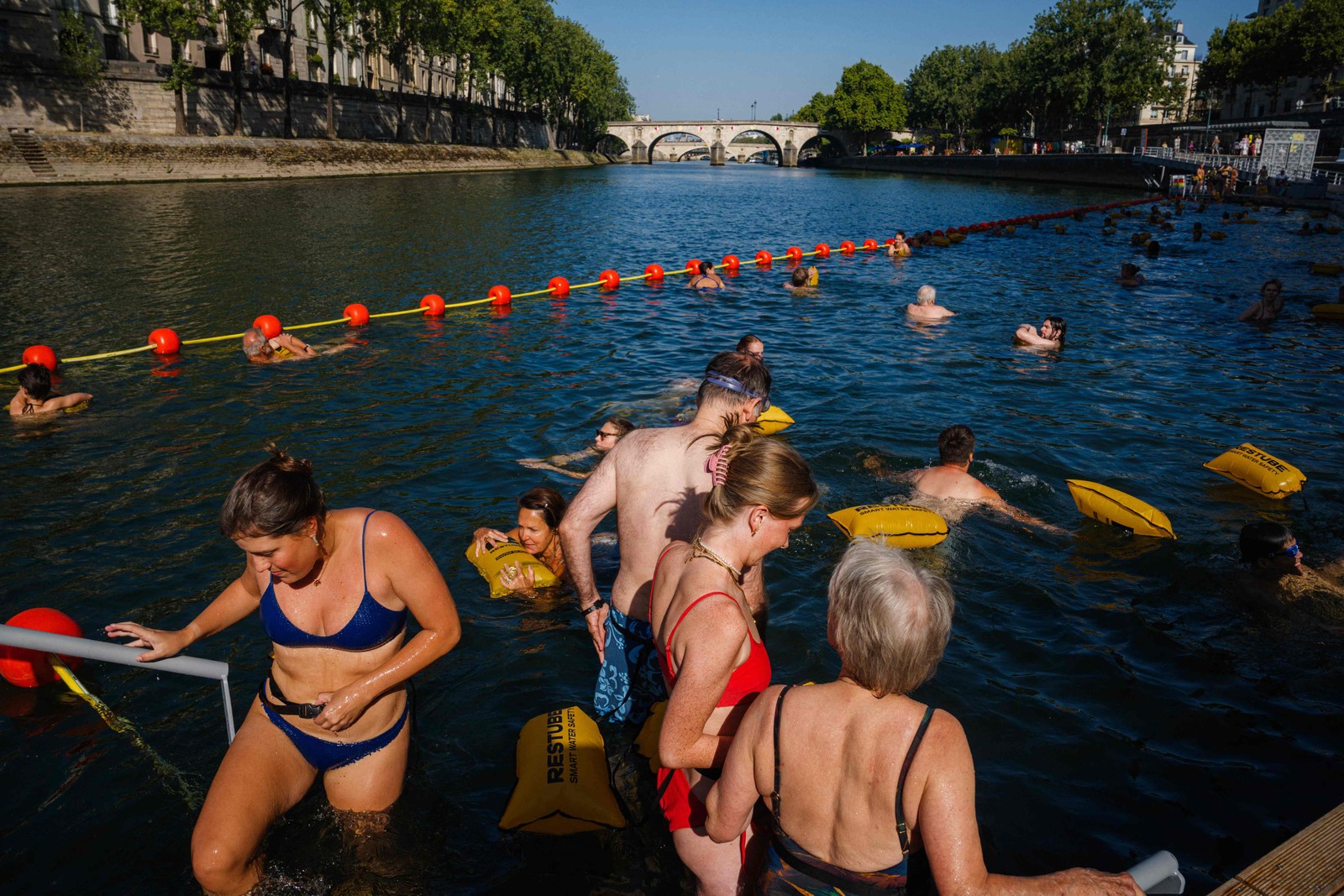 Paris poderá sofrer ondas de calor de até 50°C até 2050, segundo a Météo-France — Foto: Dimitar Dilkoff/AFP