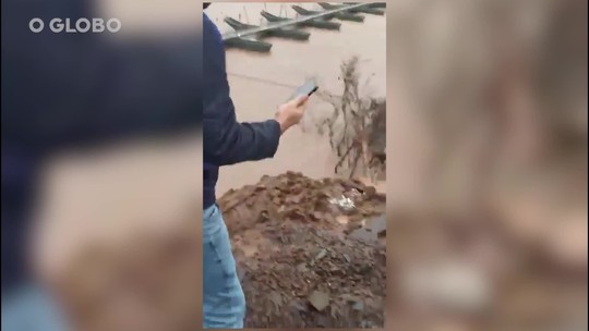 Chuvas no RS: Exército envia três novas passadeiras para refazer ponte flutuante que cedeu à correnteza