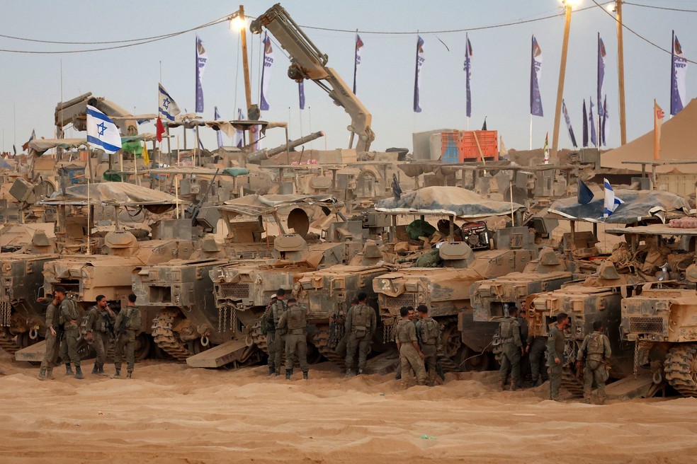 Tropas israelenses começaram a se retirar de partes do território, principalmente da Cidade de Gaza e de Khan Yunis — Foto: Eyad Baba / AFP