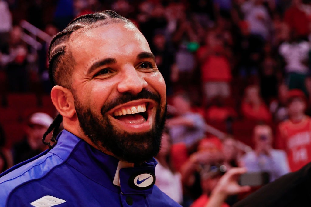 Drake se torna o primeiro artista ao alcançar os números 1, 2 e 3 na Billboard 200 na mesma semana