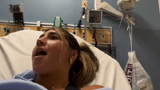 Mulher fica com a mandíbula travada por 4 horas após bocejar muito forte; veja o caso