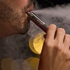 O vape é um dispositivo eletrônico para fumar que simula o tabagismo, um aparelho eletrônico baseado na vaporização - Guilherme Leporace
