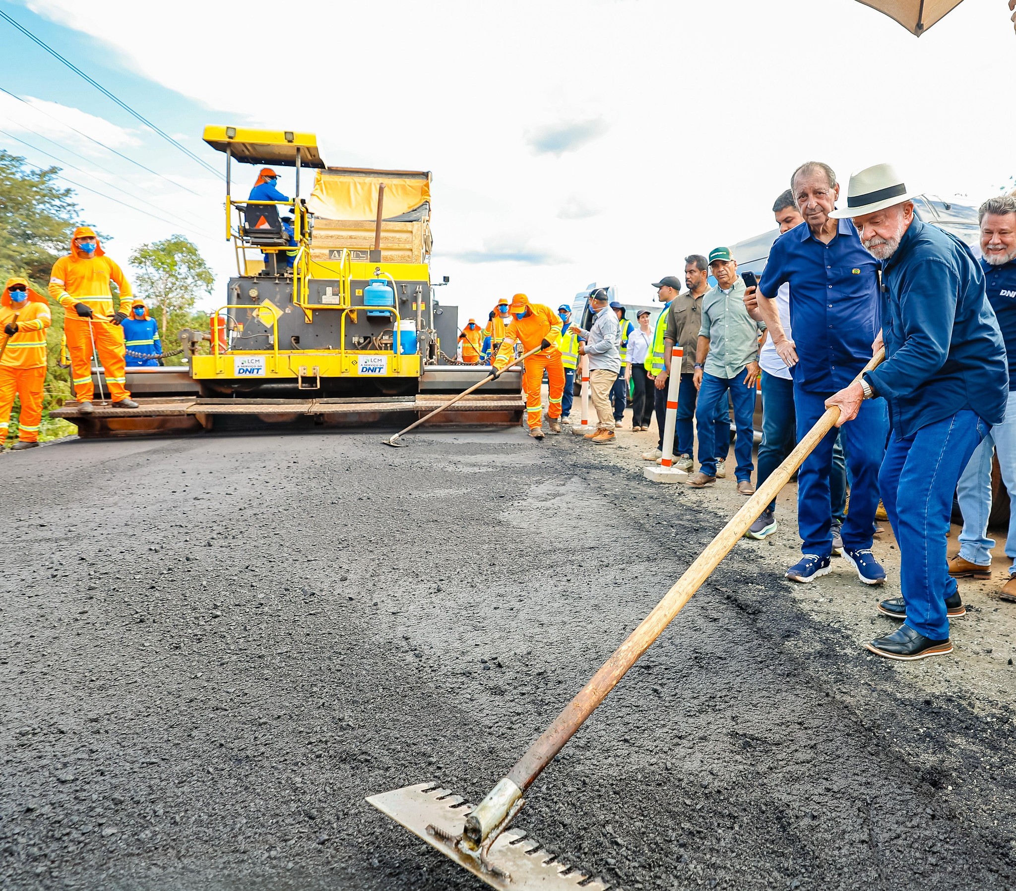 Lula promete destravar asfaltamento da BR-319 e diz que fará a Ferrogrão, obras na Amazônia criticadas por ambientalistas