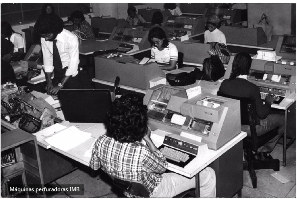 O uso das máquinas perfuradas da IBM permitiu que o resultado fosse divulgado pela primeira vez no mesmo ano — Foto: Arquivo do IBGE